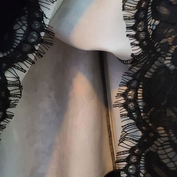 0X 12W Large Torrid Ponte Floral Lace Hem Skirt - Picture 9 of 12